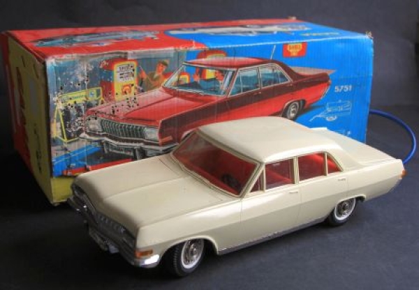 Gama Opel Admiral 1966 Plasticmodel with Remotecontrol in original box (6759)
